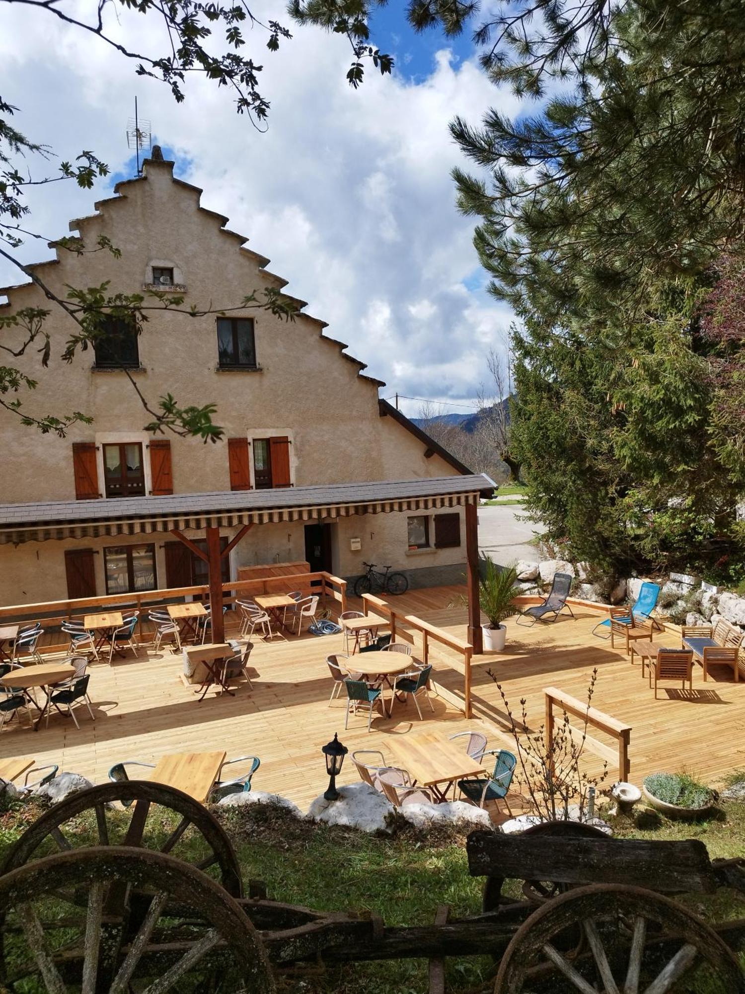 Auberge Des Montauds - Hotel & Restaurant Віллар-де-Лан Екстер'єр фото