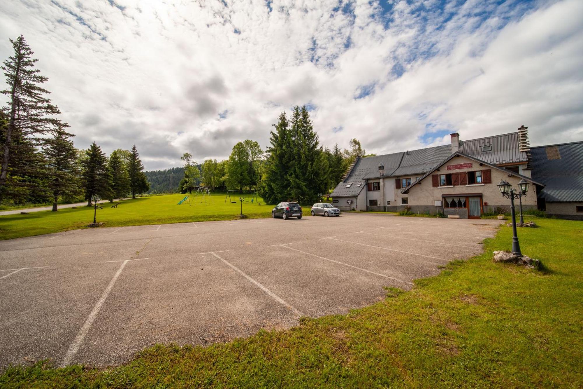 Auberge Des Montauds - Hotel & Restaurant Віллар-де-Лан Екстер'єр фото