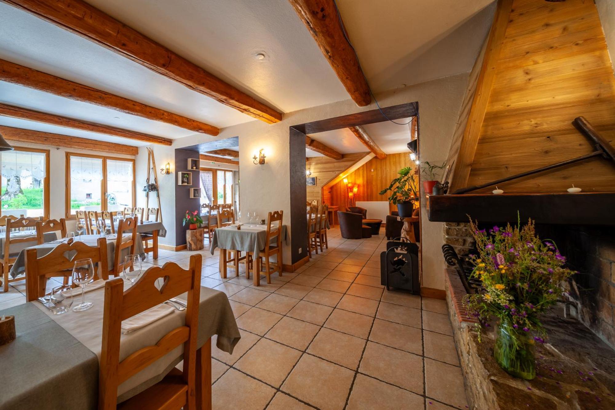 Auberge Des Montauds - Hotel & Restaurant Віллар-де-Лан Екстер'єр фото