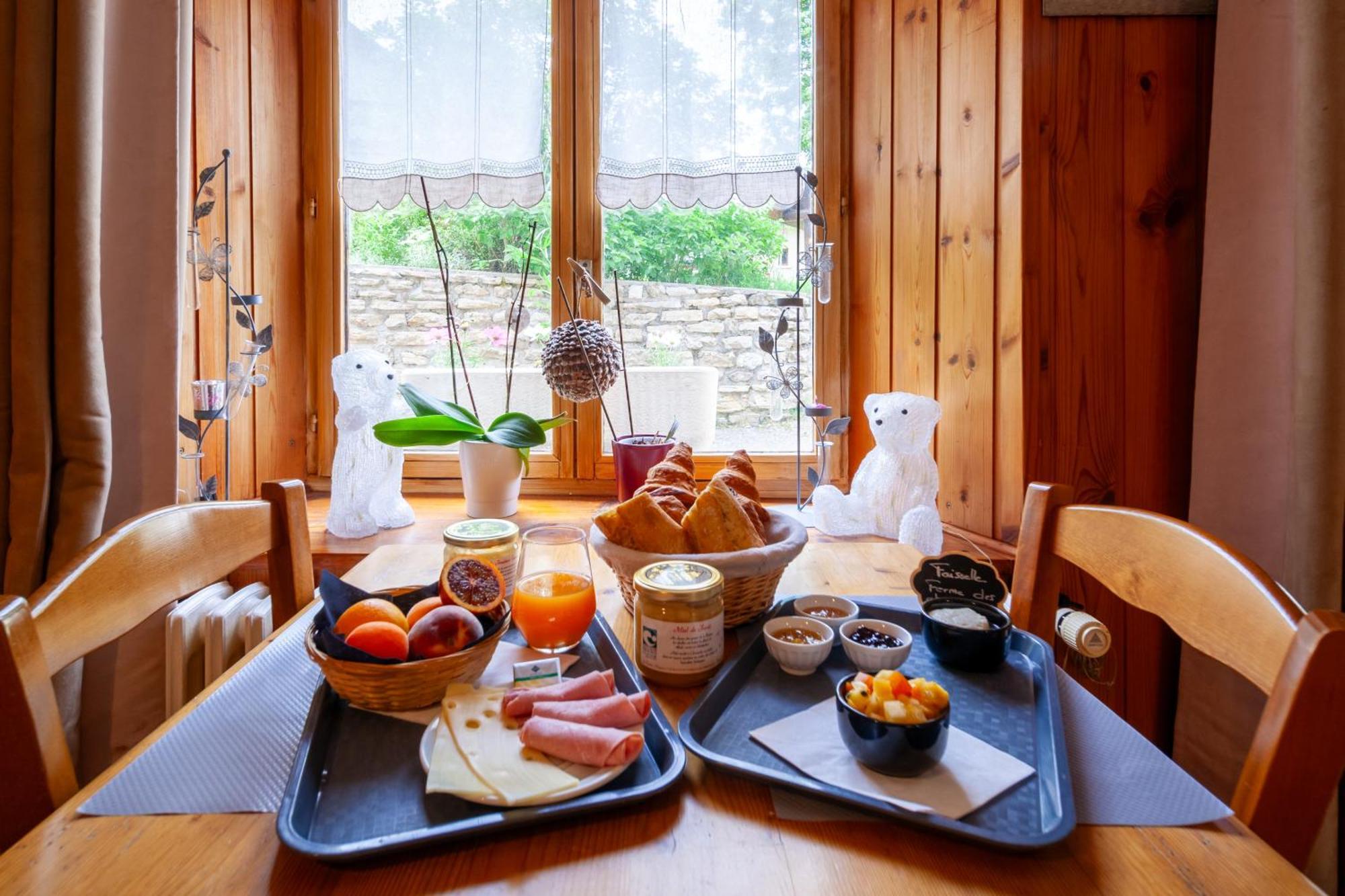 Auberge Des Montauds - Hotel & Restaurant Віллар-де-Лан Екстер'єр фото