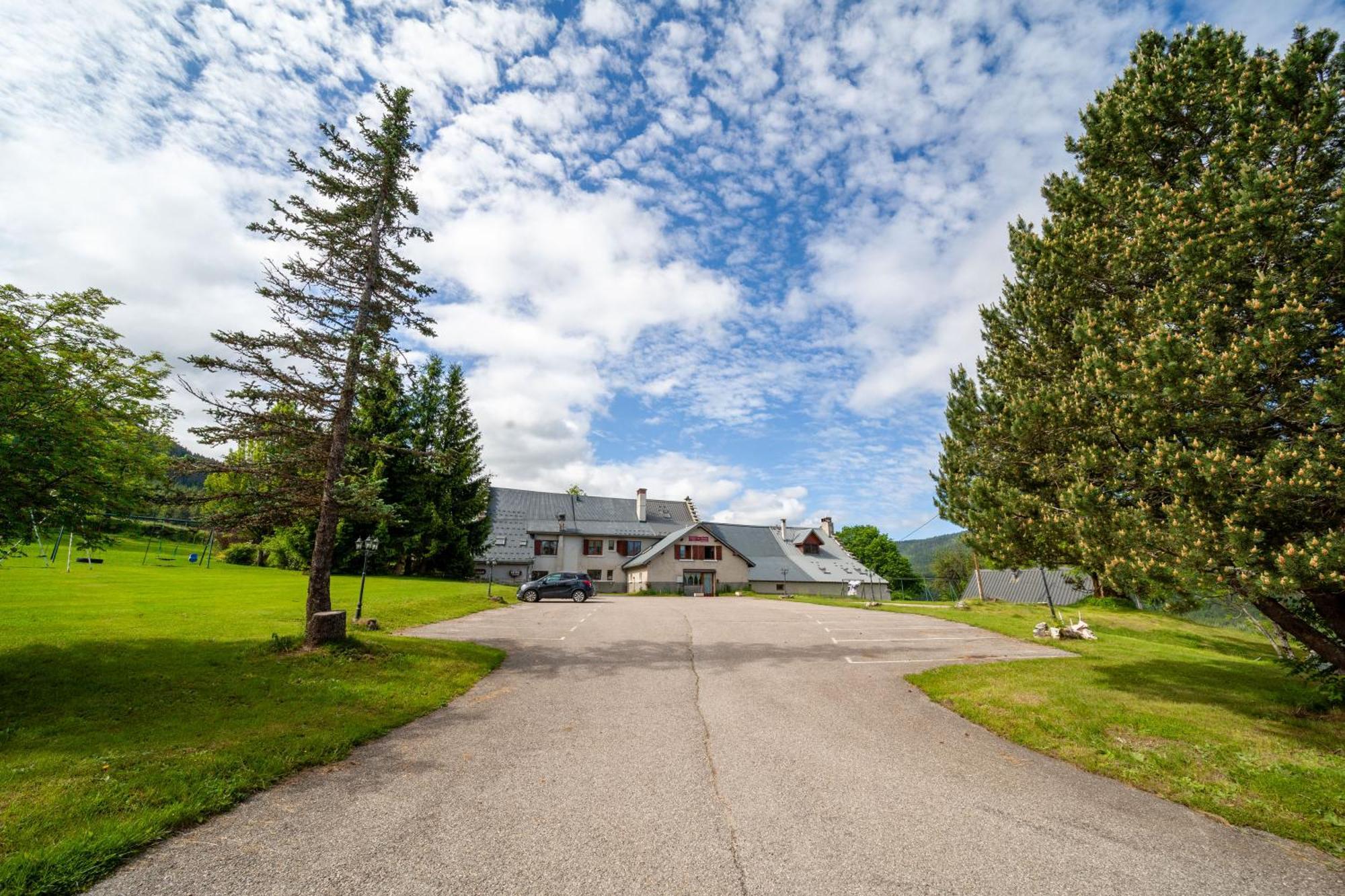 Auberge Des Montauds - Hotel & Restaurant Віллар-де-Лан Екстер'єр фото