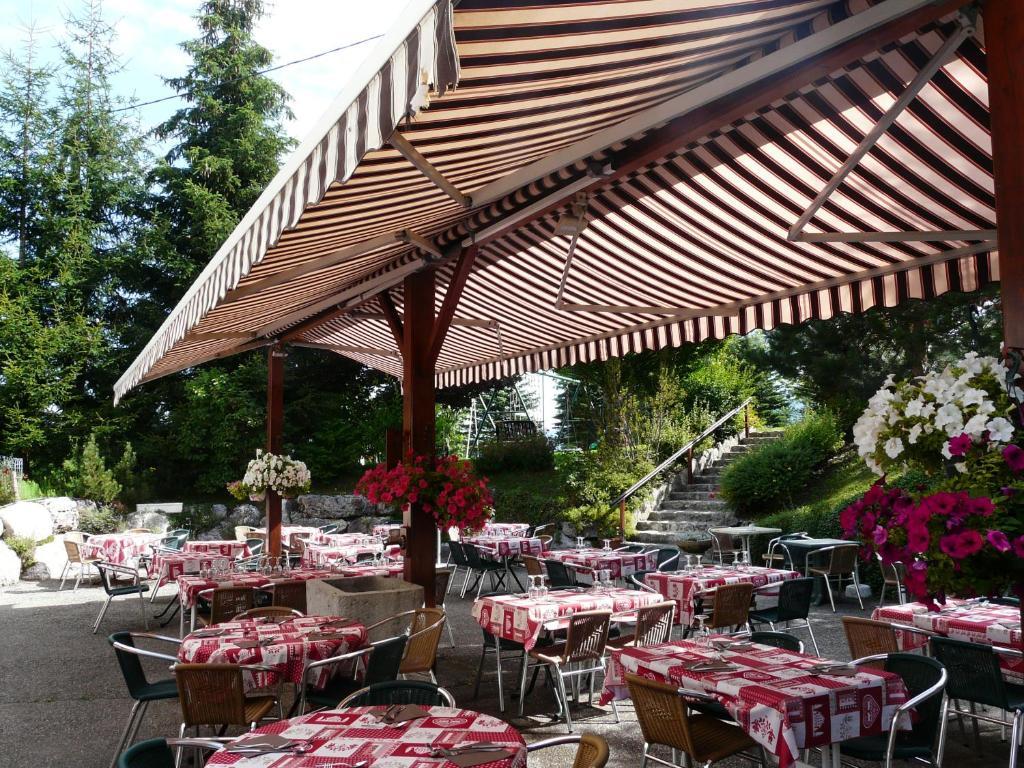 Auberge Des Montauds - Hotel & Restaurant Віллар-де-Лан Екстер'єр фото